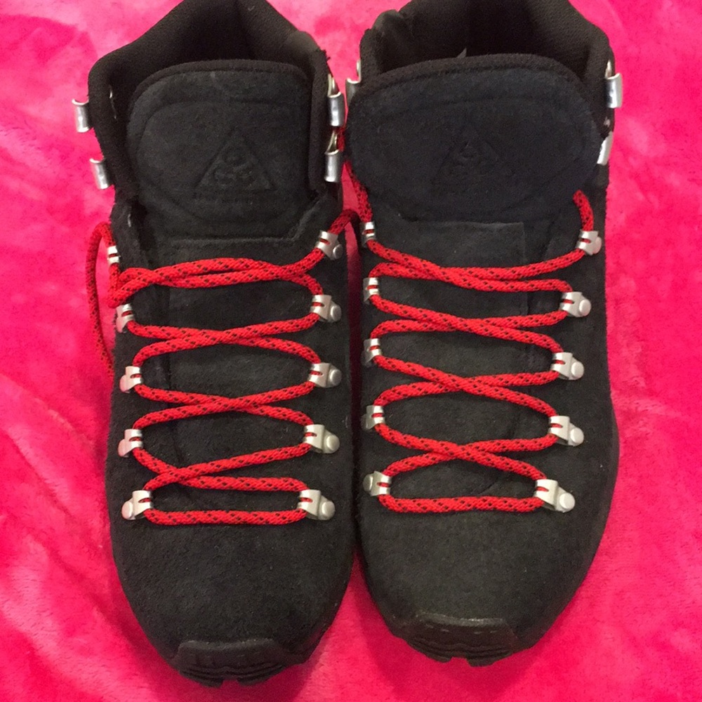 Size 8 men’s Acg